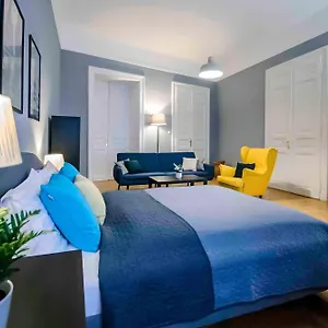 R171 Elitehost Raday Appartamento