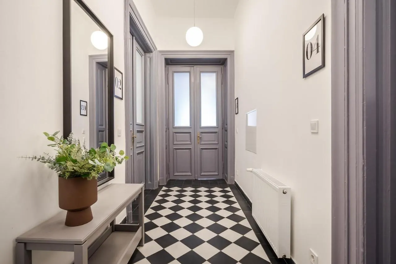 Apartment E32 - Oktogon Panorama Suite - Best Location - By Bqa Ungarn